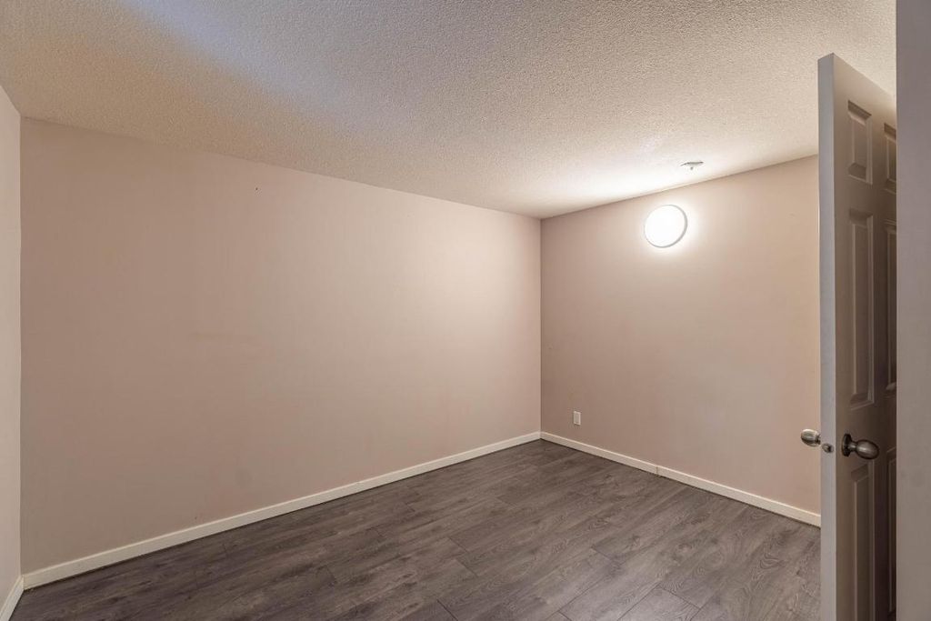 listing image 16513490251247592700