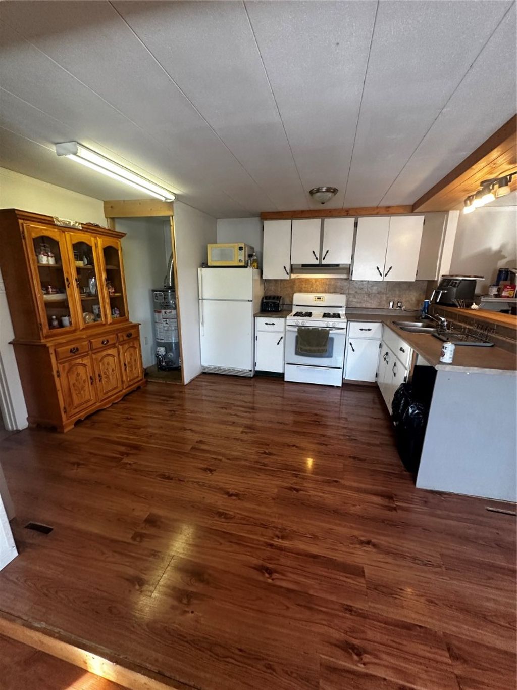 listing image 16519352079236877997