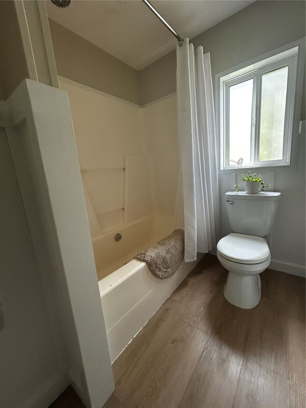 listing image 16512506458436240099