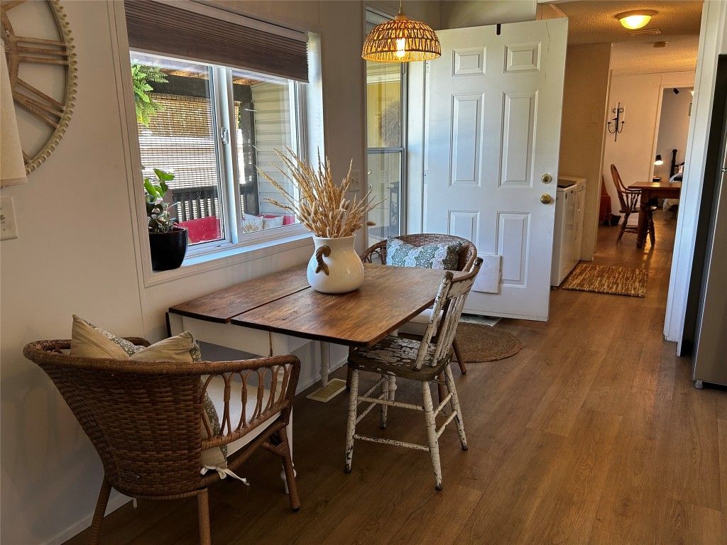 listing image 16515560116150070491