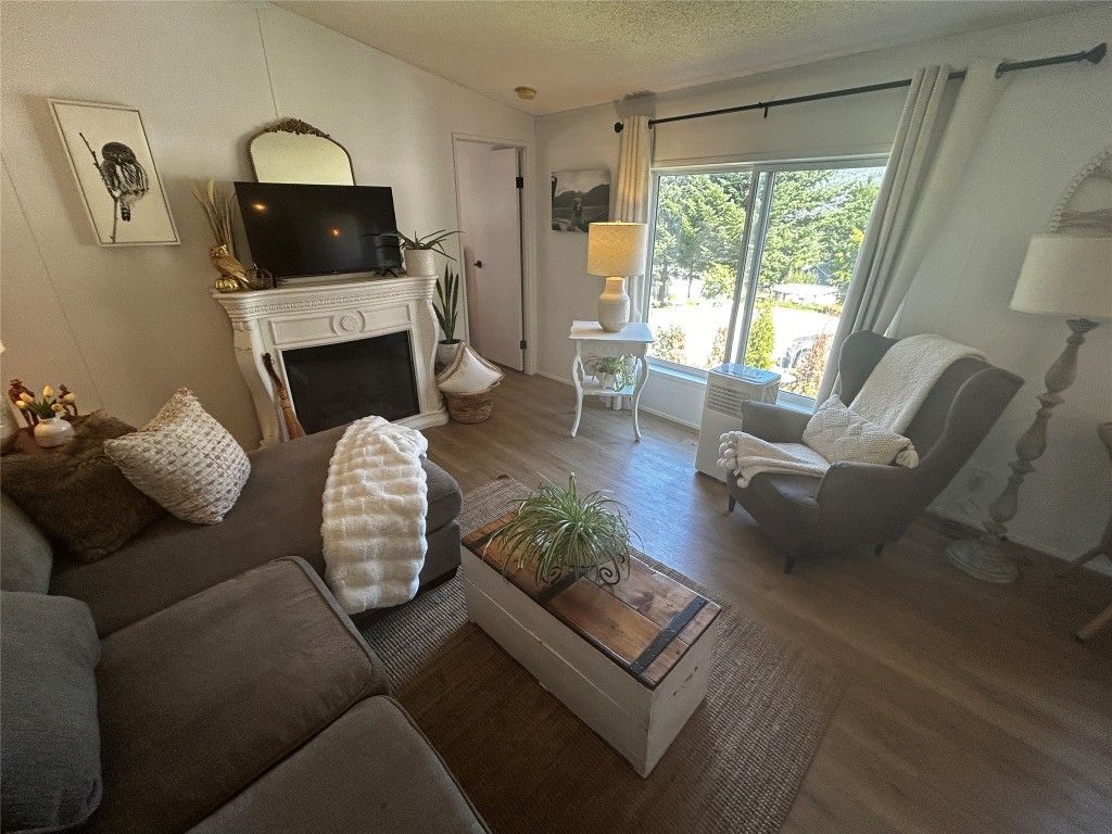 listing image 16513340842084446002