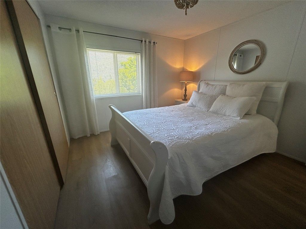 listing image 16518750384790503161