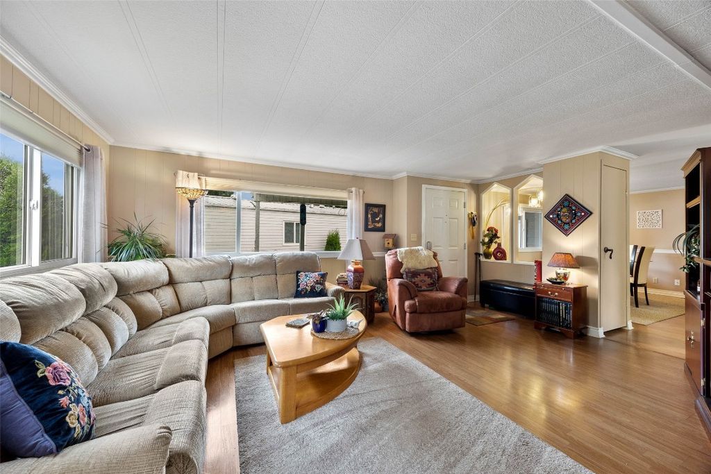 listing image 16512470412483911940