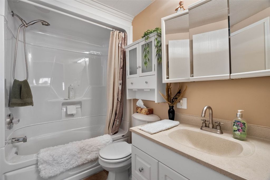 listing image 16513740034693981686