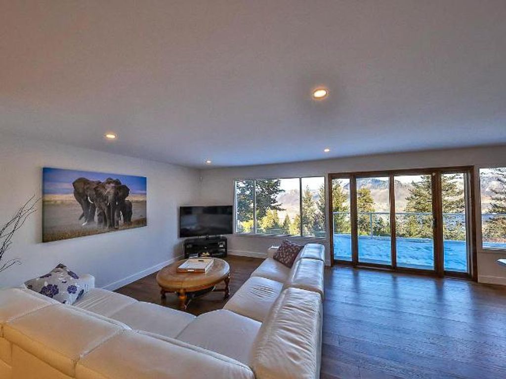 listing image 16516823255410650564