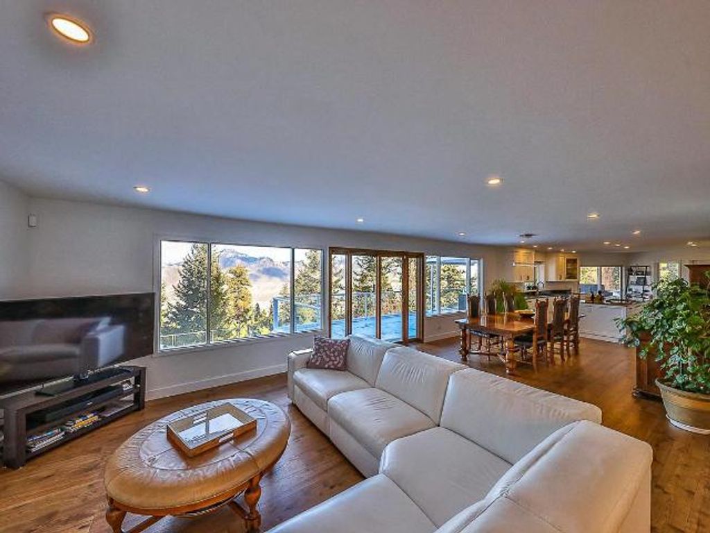 listing image 16519660101561419518