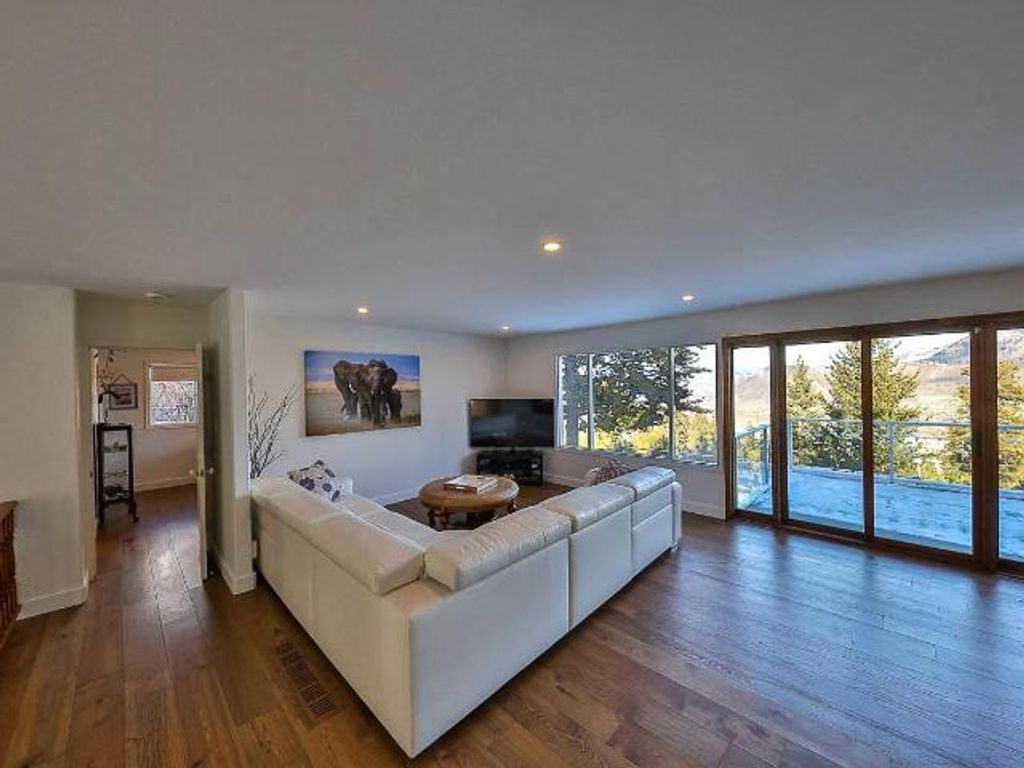 listing image 16512147354018237298