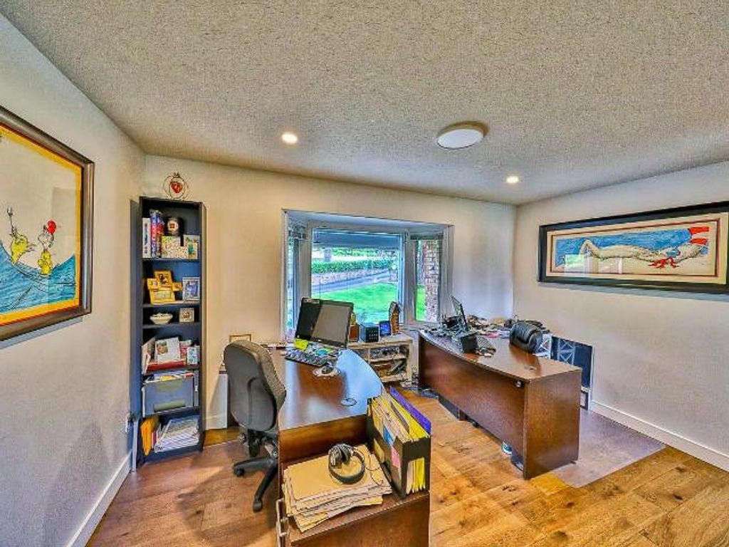 listing image 16510218491126696304
