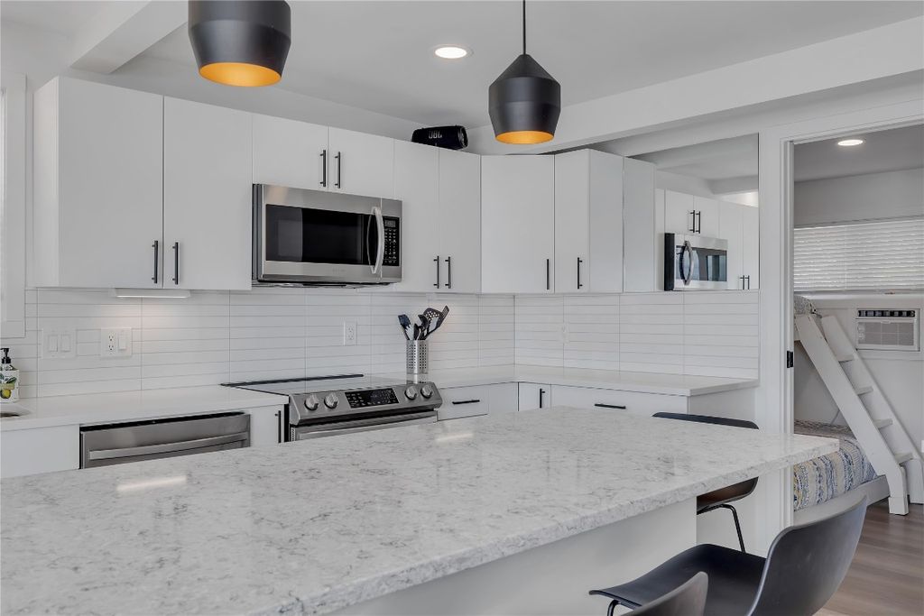 listing image 16512632602831404575