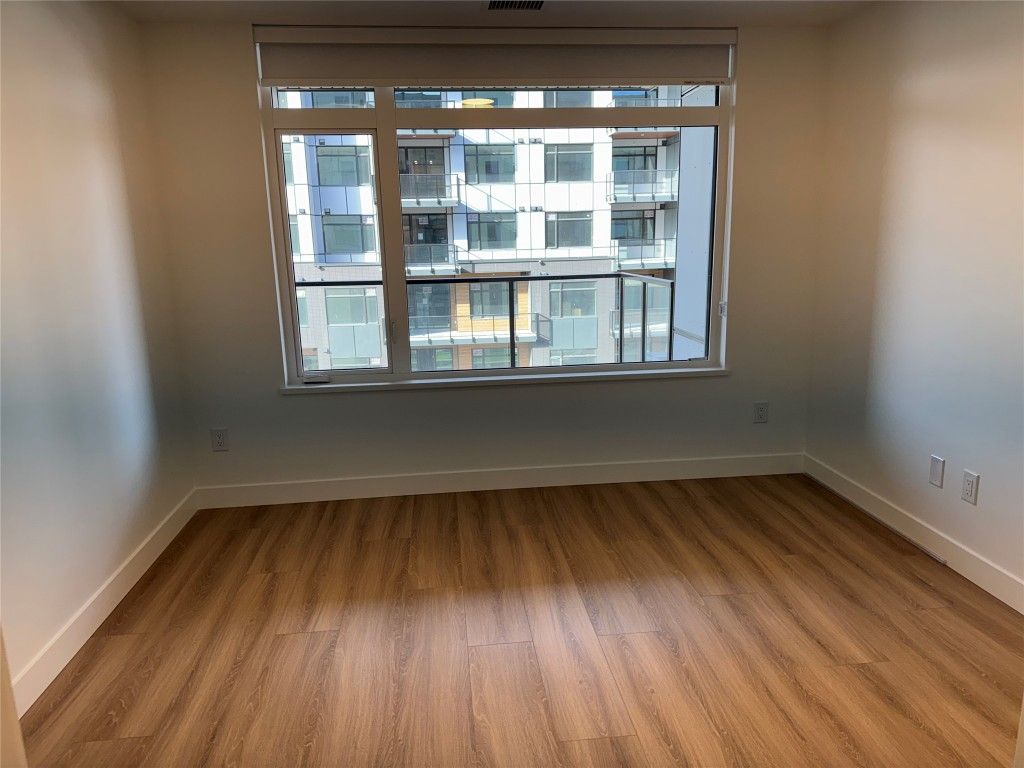 listing image 16513129434247574754