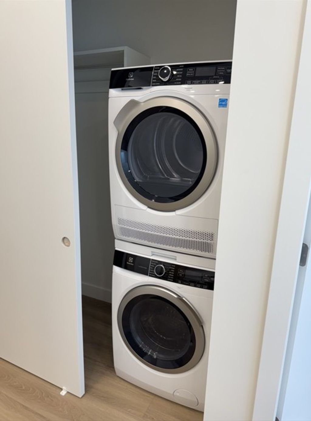 listing image 16513435190830560814