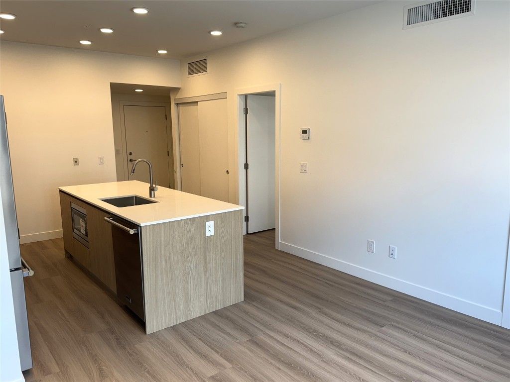 listing image 16510563096168606433