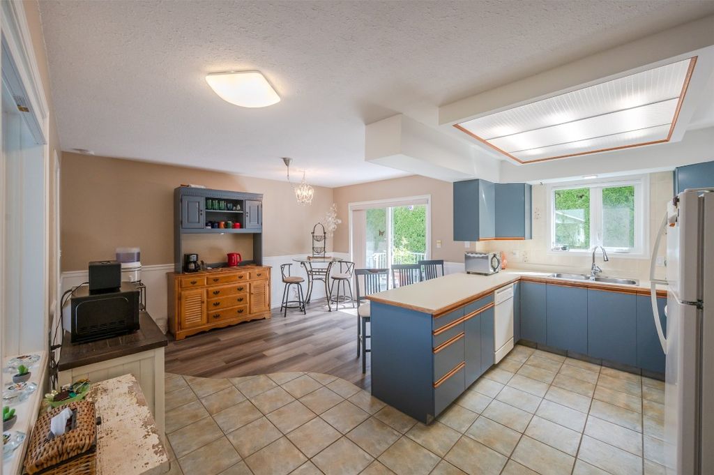 listing image 16511478454549580497