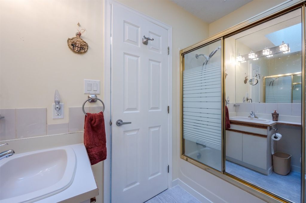 listing image 16514574488770768768