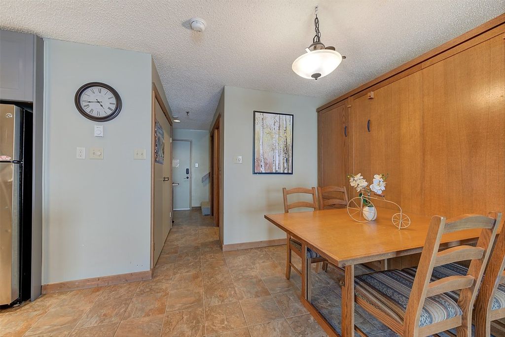 listing image 16516338400775675031