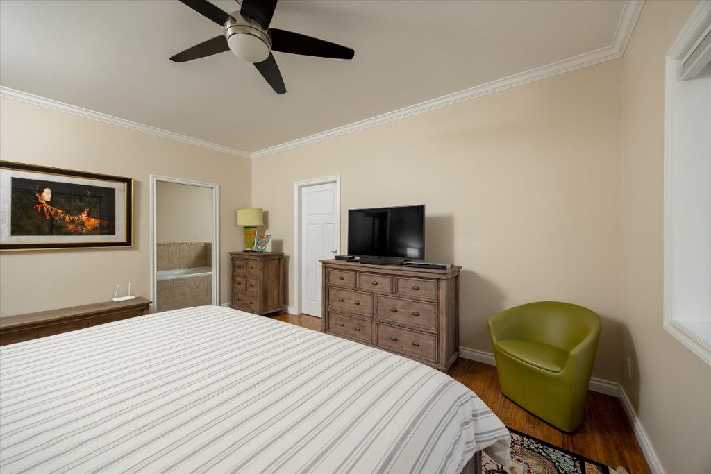 listing image 16516039645613710945