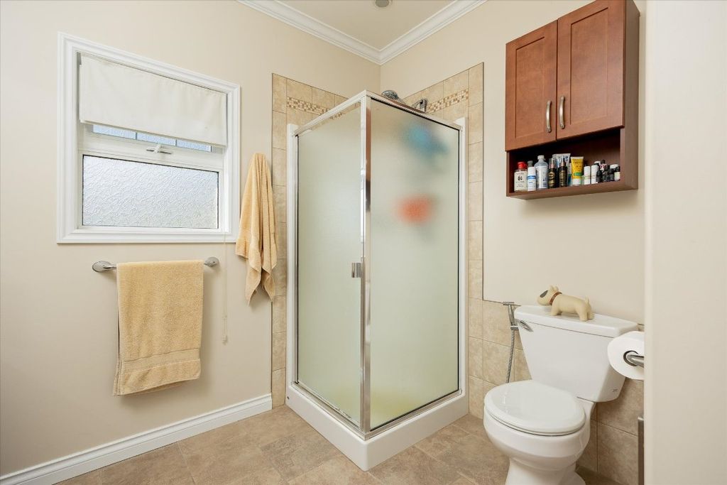 listing image 16512403848272494086
