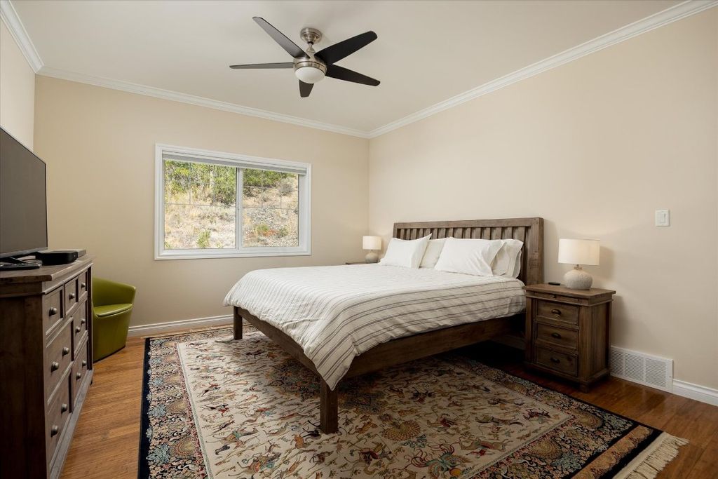 listing image 16511925628282480151