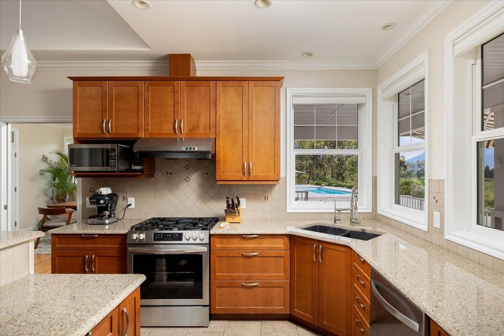 listing image 16516652928190782341