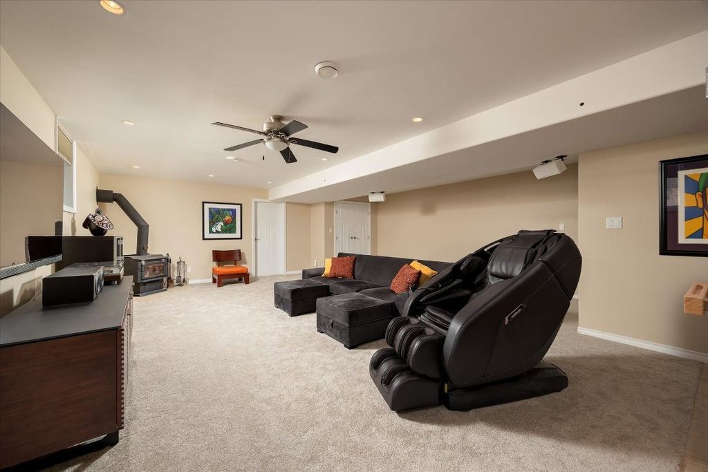 listing image 16513725937968427893