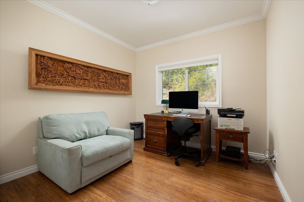 listing image 16510747763193659110