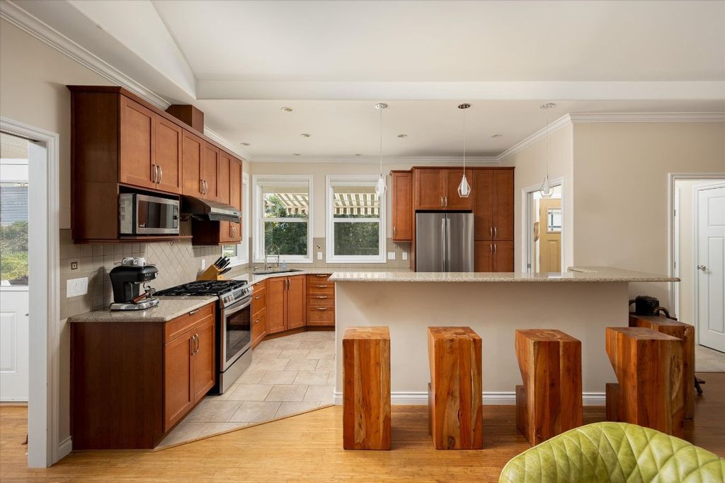listing image 16515336631477645629