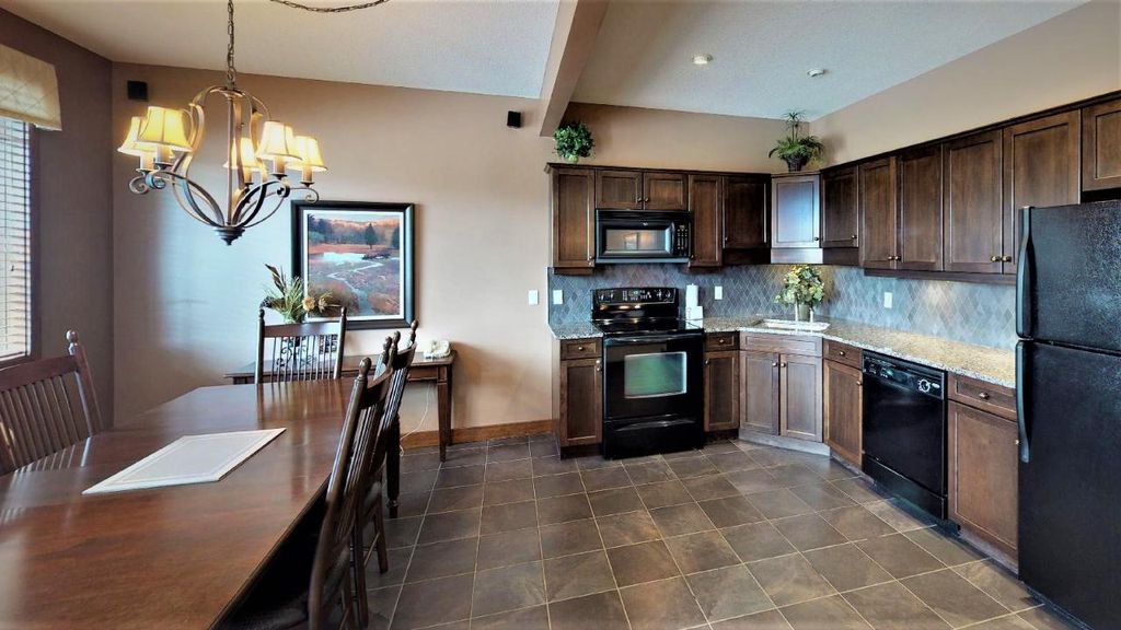 listing image 16511409438552018214