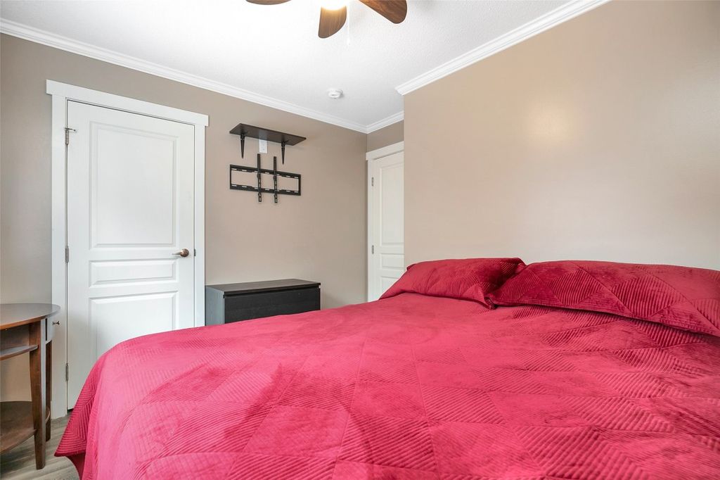 listing image 16518993966353725086