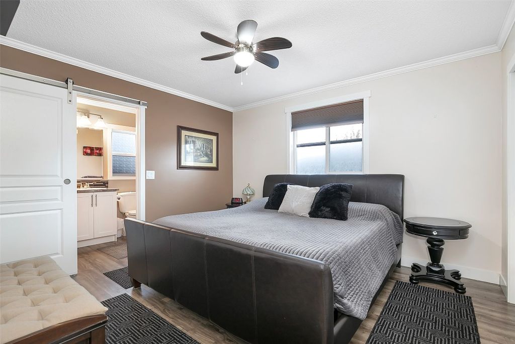 listing image 16518660205744425047