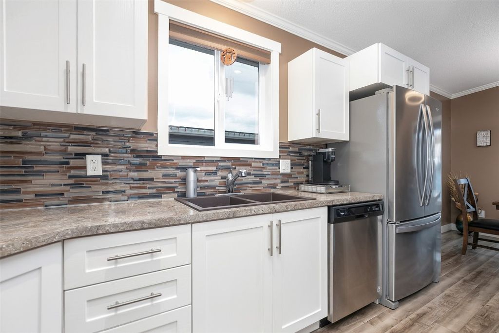 listing image 16516544839658064833