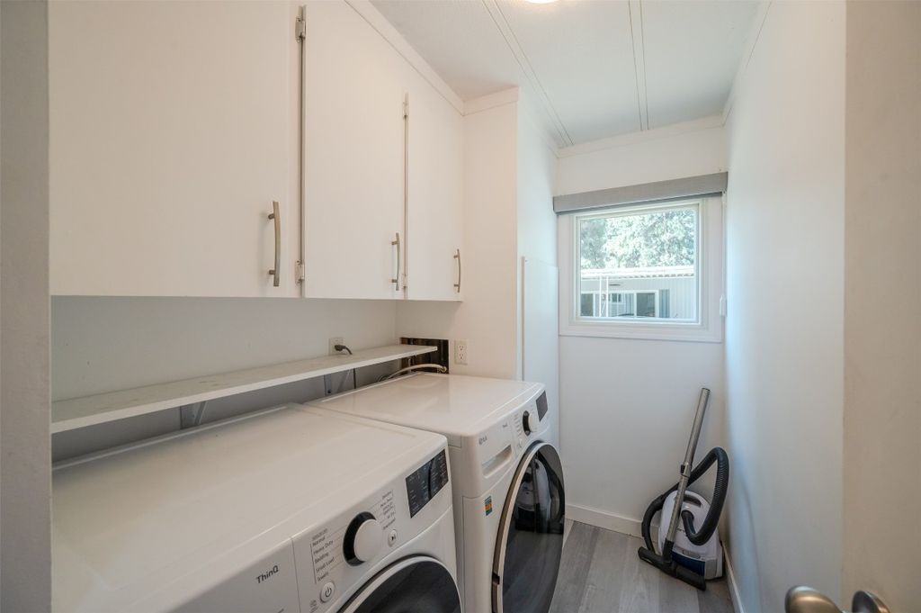 listing image 16513376953129256323