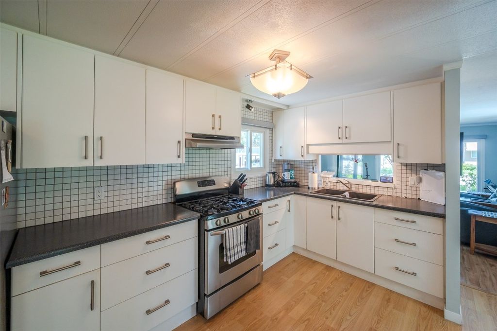 listing image 16517832765970883388