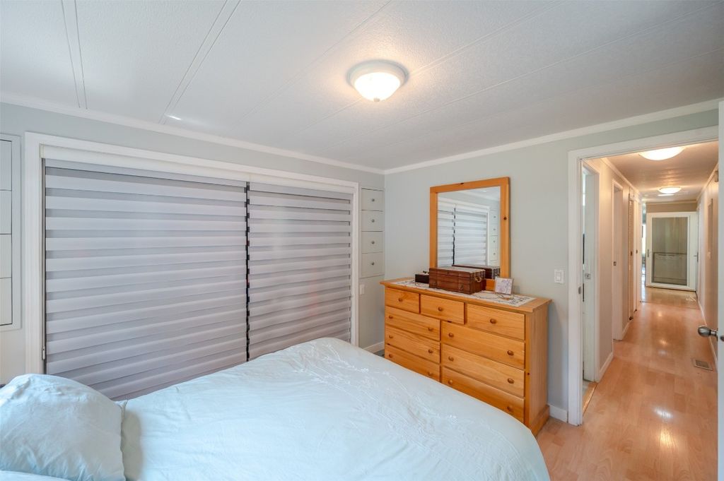 listing image 16512249561573856513