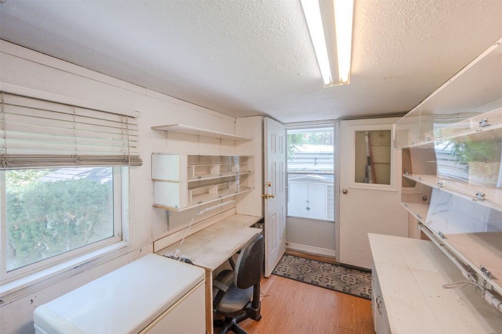 listing image 16512784045327498085