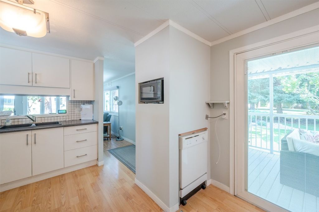 listing image 16518264694186442211