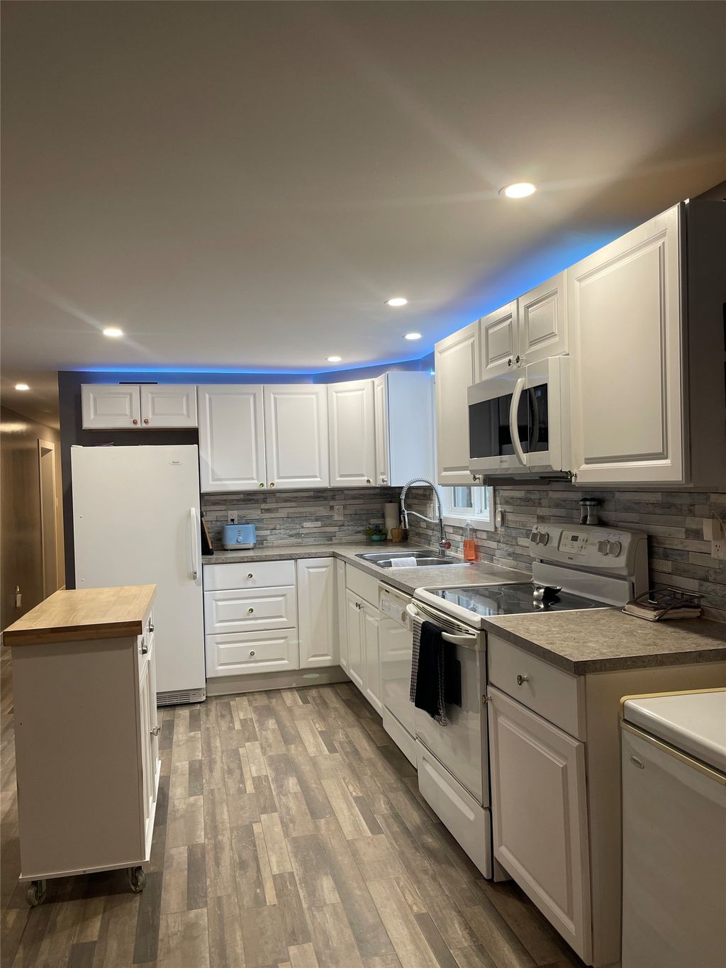 listing image 16510230155472774893