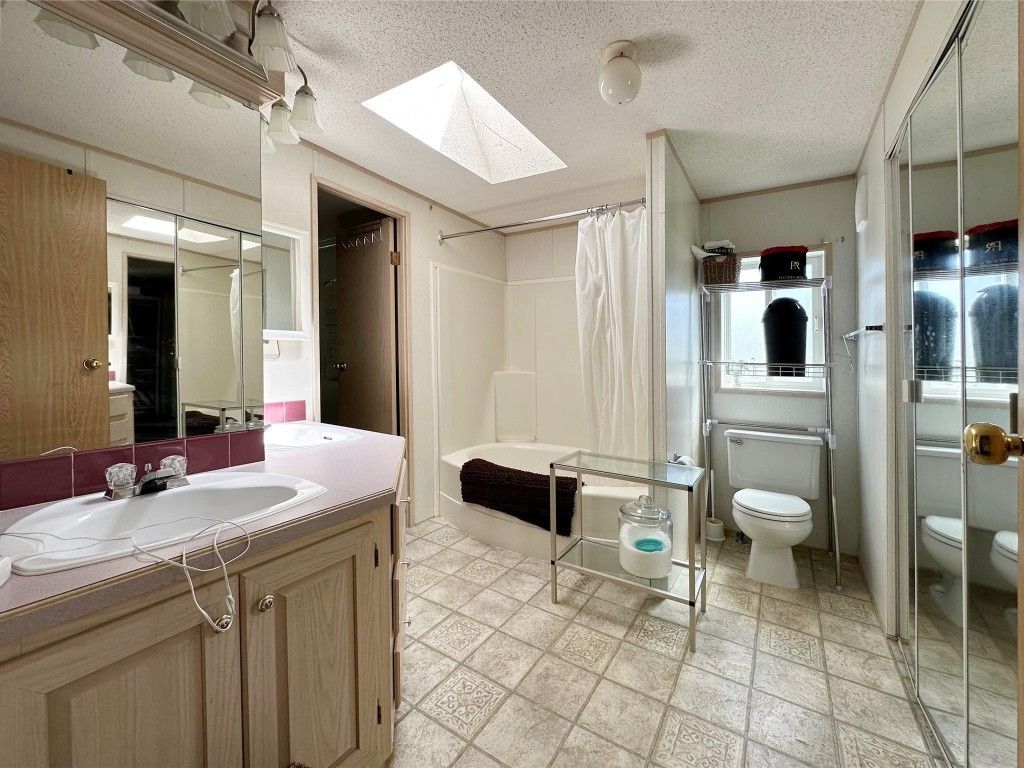 listing image 16518796674547606145