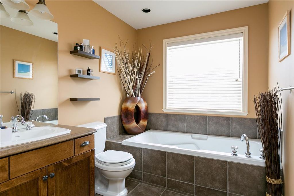 listing image 16512820653743851695