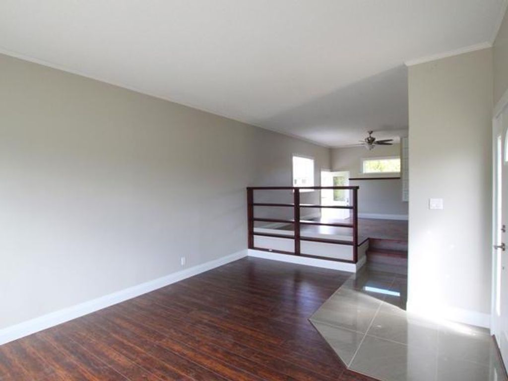 listing image 16510657798897967380