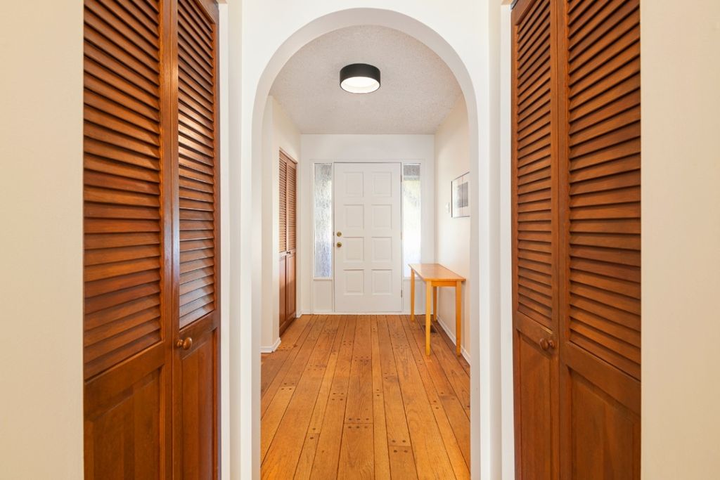 listing image 16518596241672386531