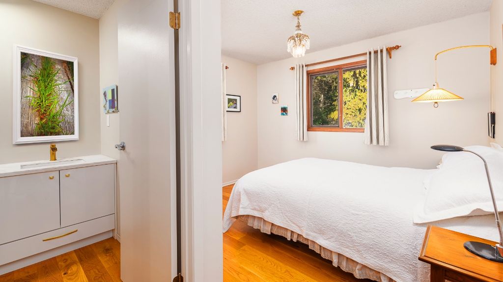 listing image 16513656893623748798