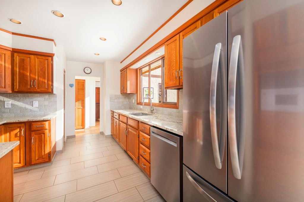 listing image 16511910310091945208