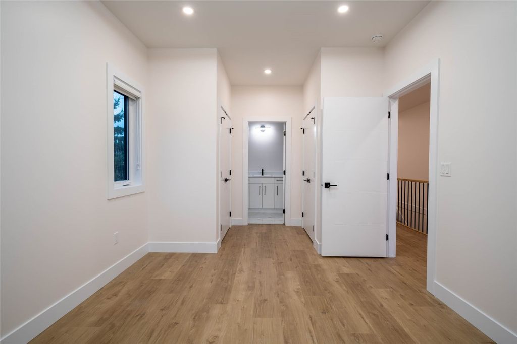 listing image 16510084584716202783