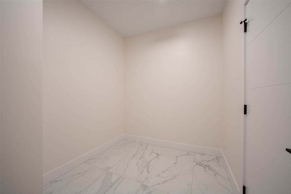 listing image 16519709402905233881