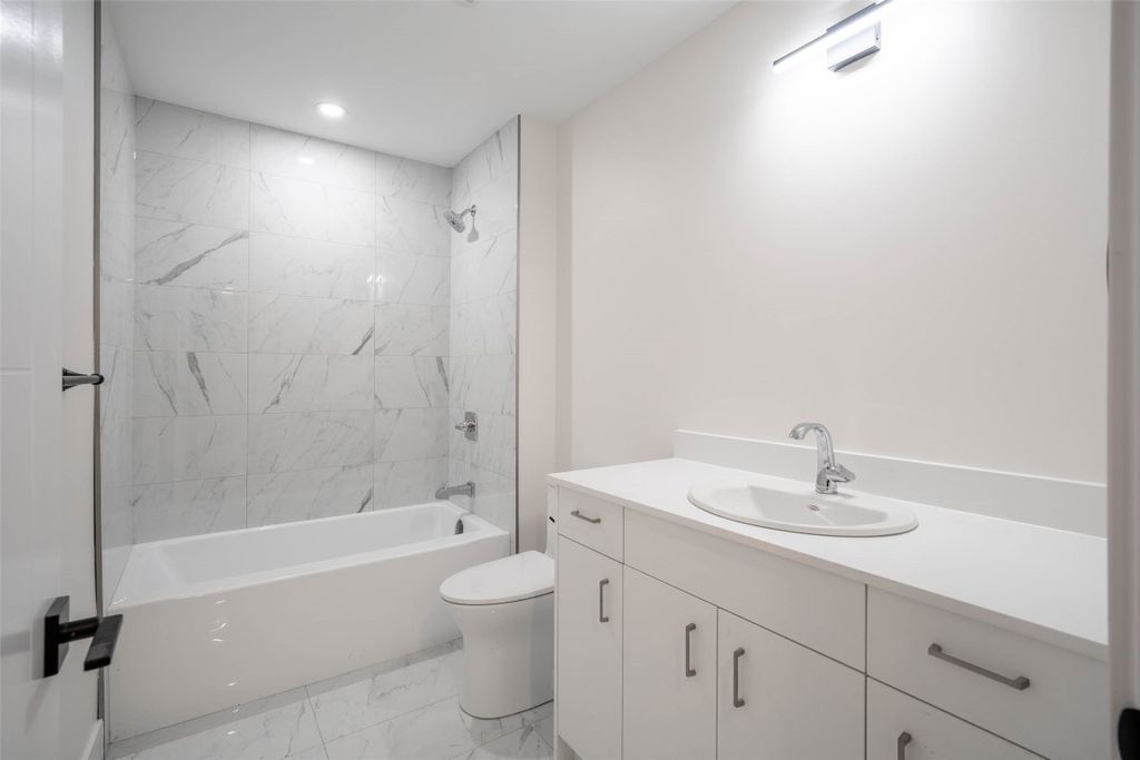 listing image 16512848144482399467