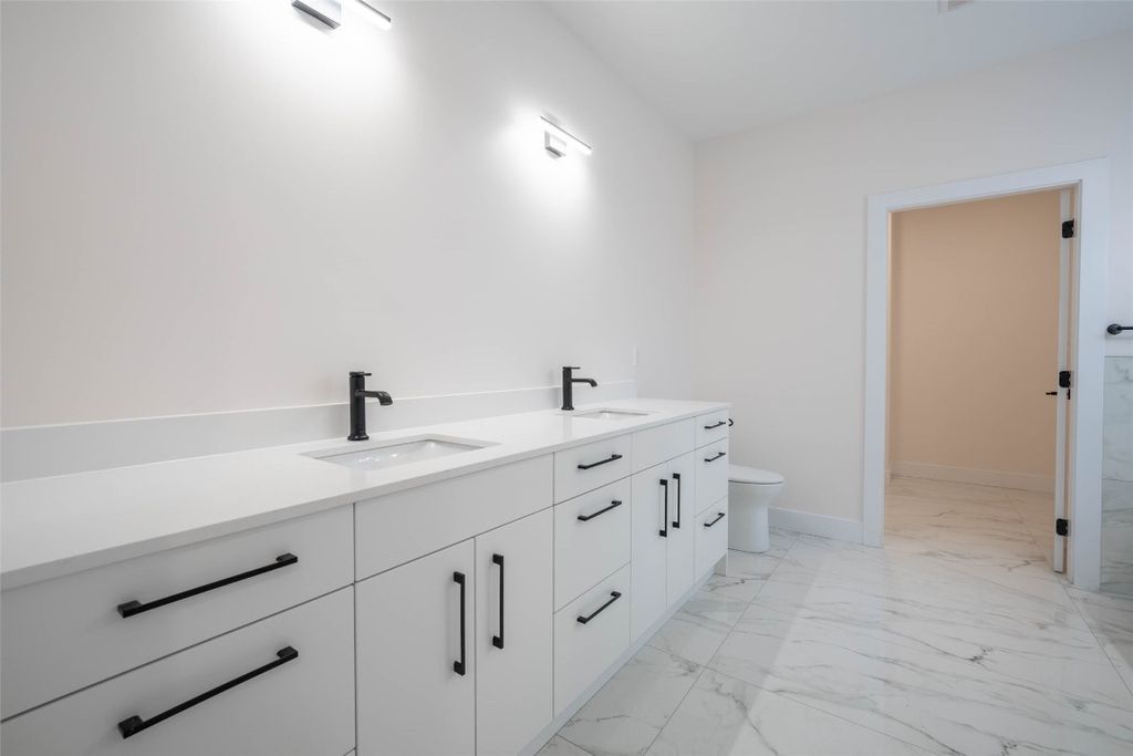 listing image 16510696005074089178