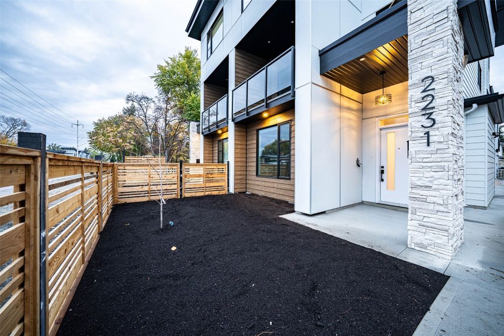 listing image 16511054174145097570