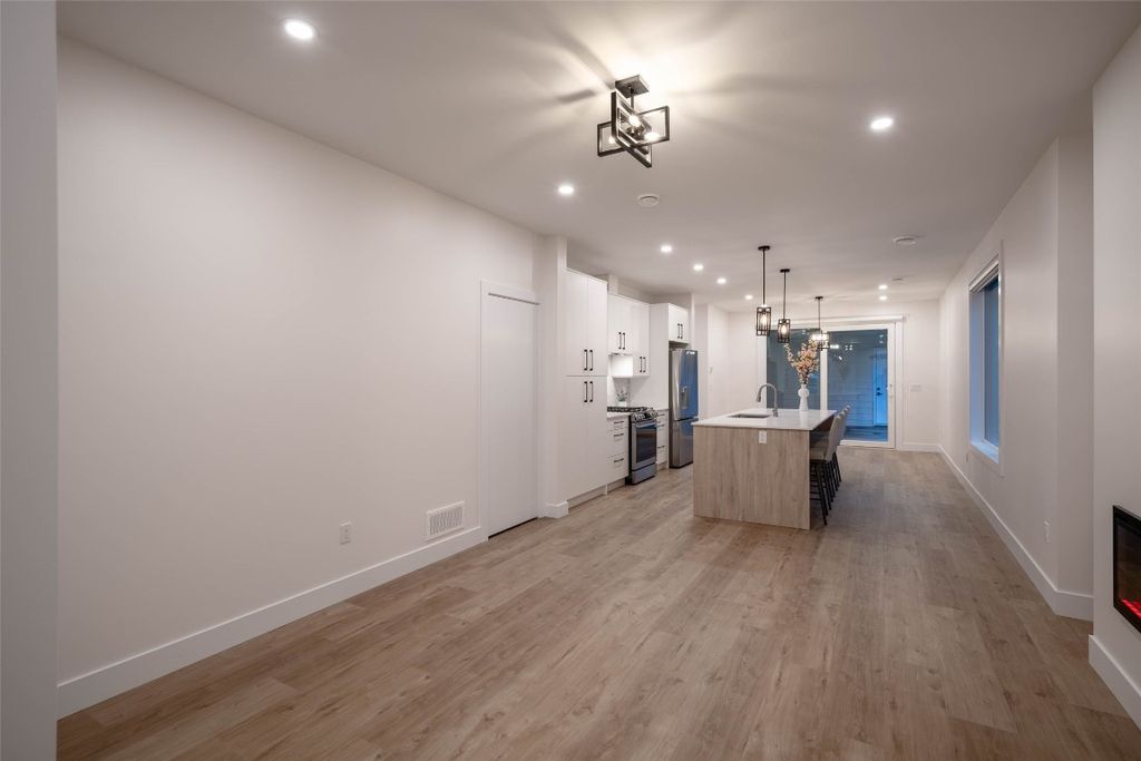 listing image 16518734241948369417