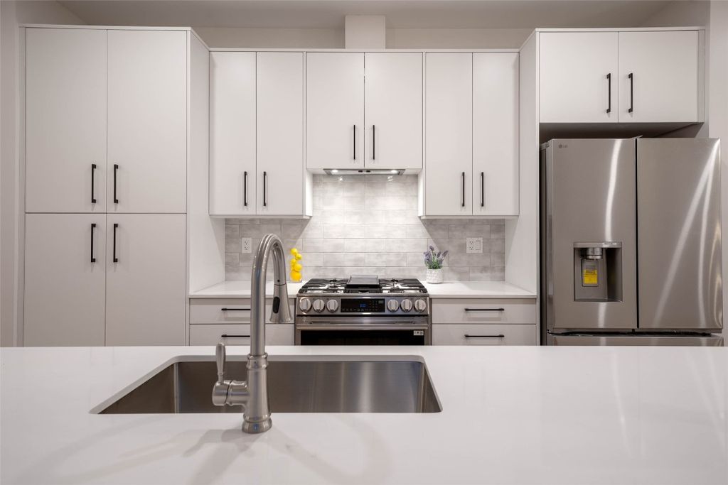 listing image 16512023384082398670