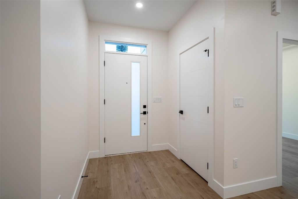 listing image 16510670138472105879